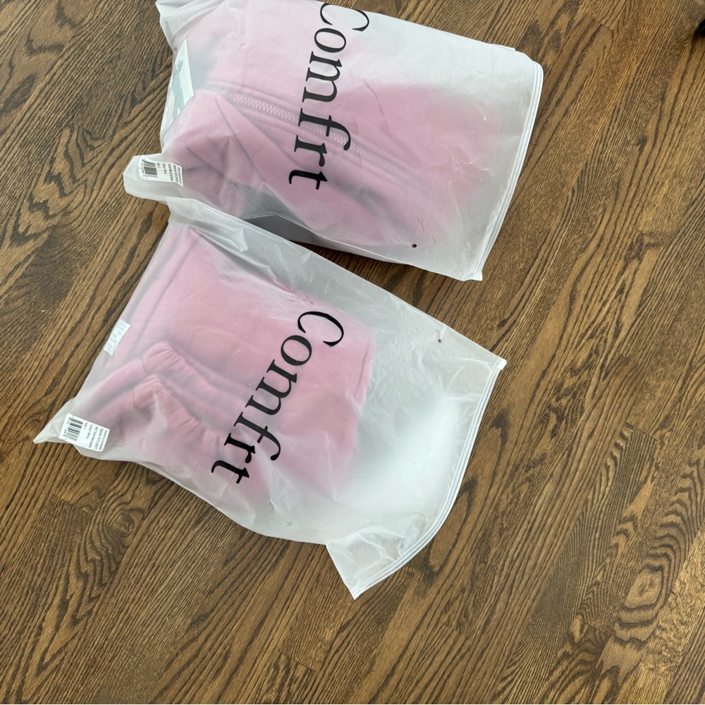 Brand new. Never worn. Comfrt Women's Berry travel Hoodie & Sweatpants Set - Picture 5 of 6